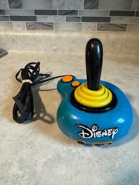 Jakks Pacific Disney Plug N' Play TV Game 2005 Built in Game!